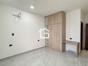 Casa en Venta con jacuzzi en Urb. Vista Sol 2, Machala
