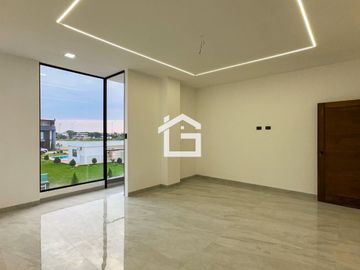 Casa en Venta con jacuzzi en Urb. Vista Sol 2, Machala