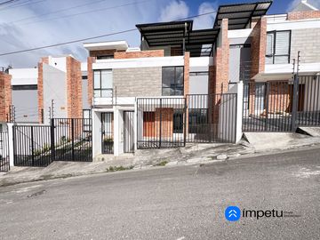 Casa en venta a estrenar tres habitaciones al norte de la ciudad