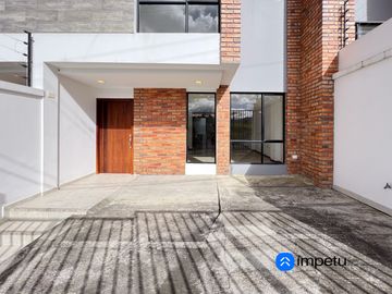 Casa en venta a estrenar tres habitaciones al norte de la ciudad