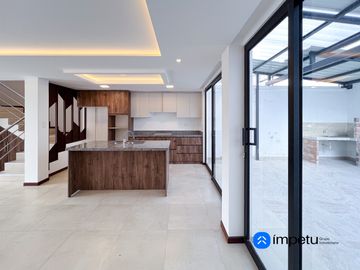 Casa en venta a estrenar tres habitaciones al norte de la ciudad