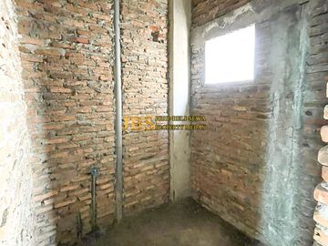Dijual/Disewakan Ruko 4,5 Tingkat Strategis di Yos Sudarso – Luas 8x25m, Medan