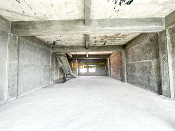 Dijual/Disewakan Ruko 4,5 Tingkat Strategis di Yos Sudarso – Luas 8x25m, Medan