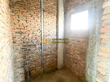 Dijual/Disewakan Ruko 4,5 Tingkat Strategis di Yos Sudarso – Luas 8x25m, Medan
