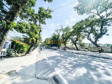 Dijual/Disewakan Ruko 4,5 Tingkat Strategis di Yos Sudarso – Luas 8x25m, Medan