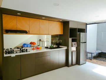 RUMAH 3 LANTAI DALAM CLUSTER DEKAT UPN VETERAN JAKARTA