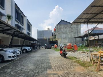 RUMAH 3 LANTAI DALAM CLUSTER DEKAT UPN VETERAN JAKARTA