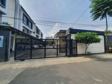 RUMAH 3 LANTAI DALAM CLUSTER DEKAT UPN VETERAN JAKARTA