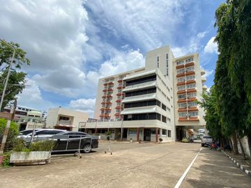For sale: Hotel, hotel in the heart of Phitsanulok city, 9456 sq m, 6 rai, 3 ngan, 36.10 sq m, size 126 rooms