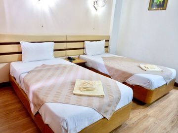 For sale: Hotel, hotel in the heart of Phitsanulok city, 9456 sq m, 6 rai, 3 ngan, 36.10 sq m, size 126 rooms