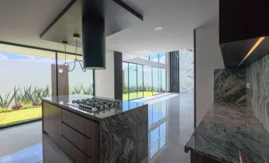 Casa en Venta en Lomas de Angelópolis III con acabados Premium, Residencia con Excelente Ubicación