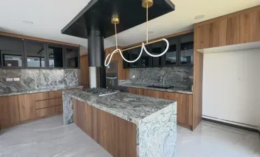 Casa en Venta en Lomas de Angelópolis III con acabados Premium, Residencia con Excelente Ubicación