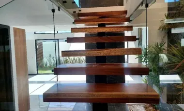 Casa en Venta en Lomas de Angelópolis III con acabados Premium, Residencia con Excelente Ubicación