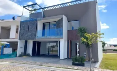 Casa en Venta en Lomas de Angelópolis III con acabados Premium, Residencia con Excelente Ubicación