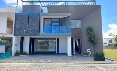 Casa en Venta en Lomas de Angelópolis III con acabados Premium, Residencia con Excelente Ubicación