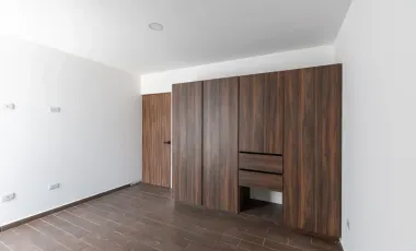 Casa en Venta en Lomas de Angelopolis III, Excelentes Acabados y Amenidades Premium, Cluster con Alberca