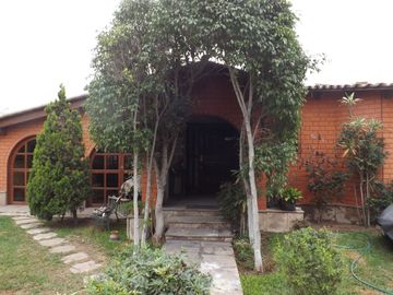 Residencia amplia y muy bien conservada