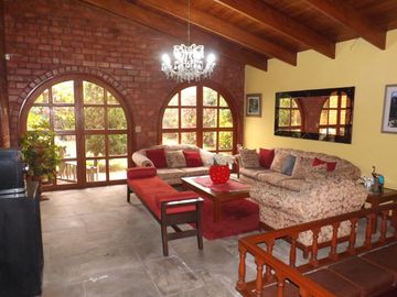 Residencia amplia y muy bien conservada