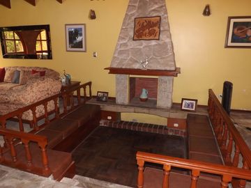 Residencia amplia y muy bien conservada