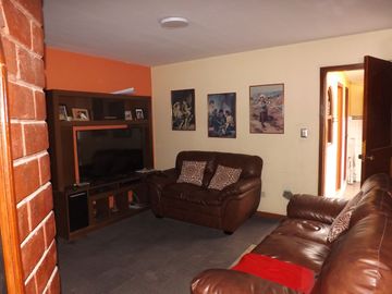 Residencia amplia y muy bien conservada
