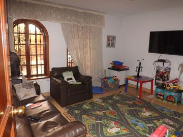 Residencia amplia y muy bien conservada