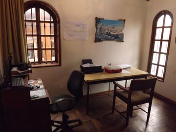 Residencia amplia y muy bien conservada