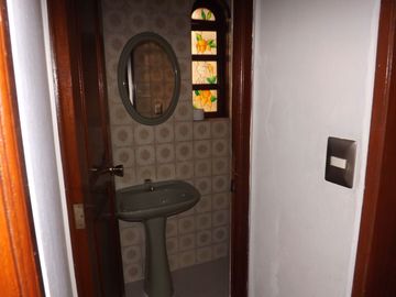 Residencia amplia y muy bien conservada
