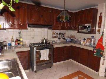 Residencia amplia y muy bien conservada
