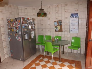 Residencia amplia y muy bien conservada