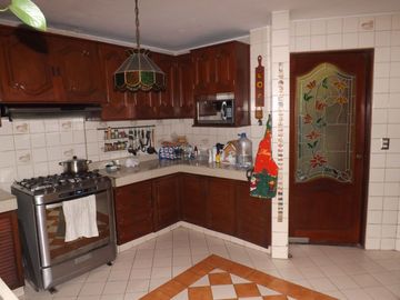 Residencia amplia y muy bien conservada