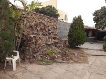 Residencia amplia y muy bien conservada