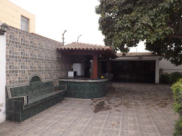 Residencia amplia y muy bien conservada