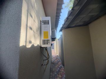 HERMOSA Y AMPLIA CASA UNA PLANTA CON SALIDA AL MAR