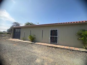 HERMOSA Y AMPLIA CASA UNA PLANTA CON SALIDA AL MAR