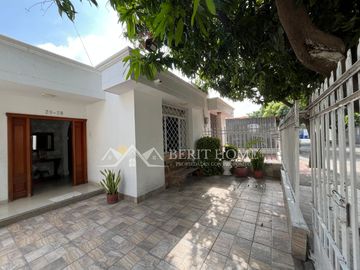 Venta de Casa un piso bien ubicada