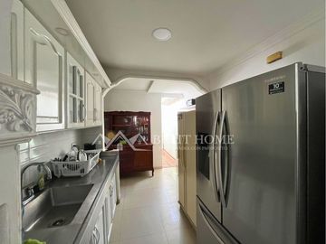 Venta de Casa un piso bien ubicada