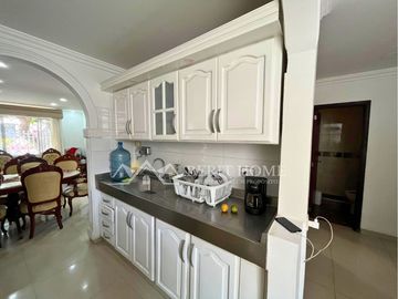 Venta de Casa un piso bien ubicada