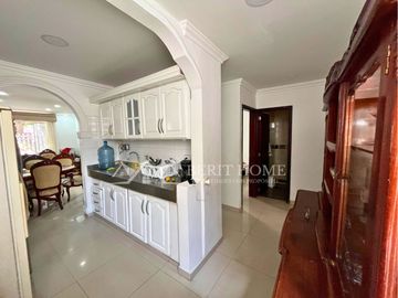 Venta de Casa un piso bien ubicada