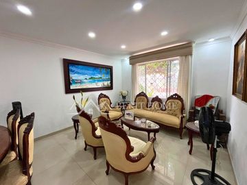 Venta de Casa un piso bien ubicada