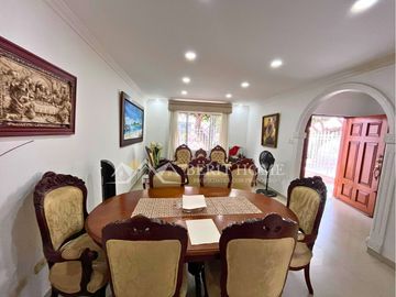Venta de Casa un piso bien ubicada