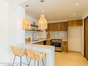 Departamento en venta en La Cruz de Huanacaxtle a solo 150m de la playa.