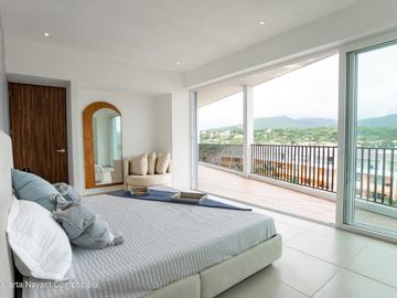 Departamento en venta en La Cruz de Huanacaxtle a solo 150m de la playa.