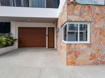 Departamento en venta en La Cruz de Huanacaxtle a solo 150m de la playa.