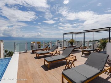Departamento en venta en La Cruz de Huanacaxtle a solo 150m de la playa.