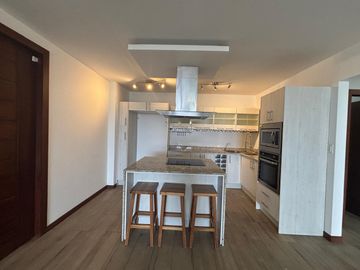 VENTA AMPLIO Y HERMOSO DEPARTAMENTO - 2 DORMITORIOS - BALCON - PISCINA