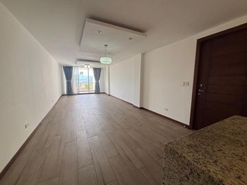 VENTA AMPLIO Y HERMOSO DEPARTAMENTO - 2 DORMITORIOS - BALCON - PISCINA