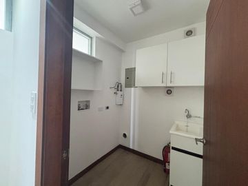 VENTA AMPLIO Y HERMOSO DEPARTAMENTO - 2 DORMITORIOS - BALCON - PISCINA