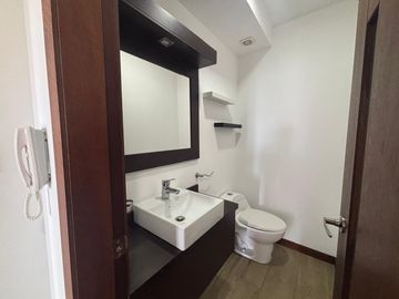VENTA AMPLIO Y HERMOSO DEPARTAMENTO - 2 DORMITORIOS - BALCON - PISCINA