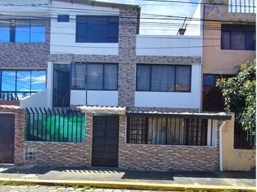 CASA EN VENTA EN CONOCOTO INCLUYE SUIT INDEPENDIENTE