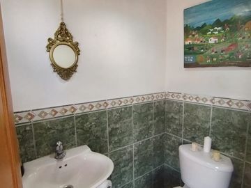 CASA EN VENTA EN CONOCOTO INCLUYE SUIT INDEPENDIENTE